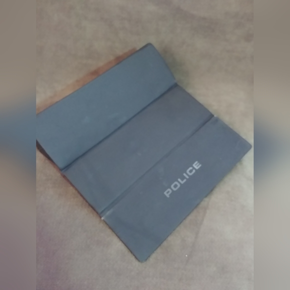 Police case - Picture 2 of 3